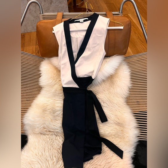 Diane Von Furstenberg sleeveless Gracie wrap black/white/navy black dress sz 2 - Picture 5 of 7
